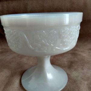 Vintage Milk Glass Harvest Grape 🍇